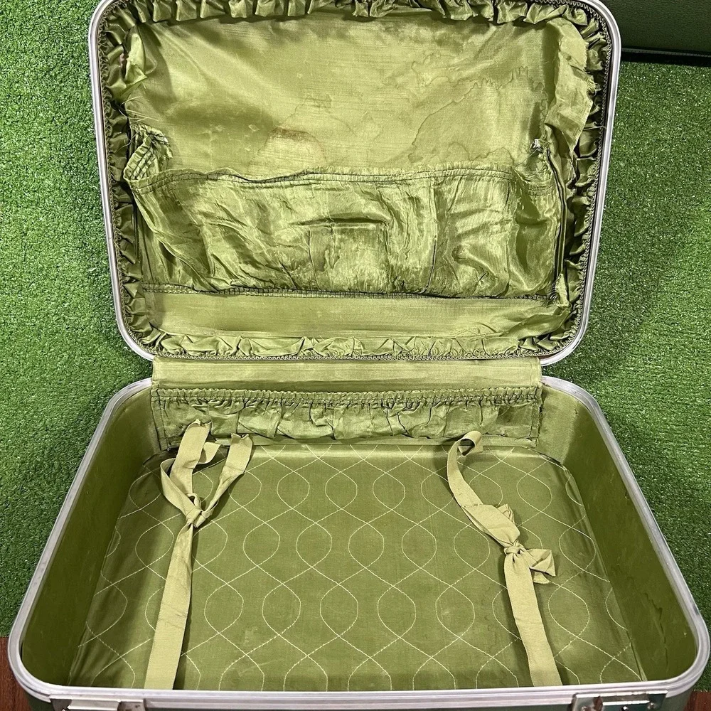 VTG 50's Avacado Green Hard Shell Luggage Set (2) 60s Mid Century 23x16 & 17x13